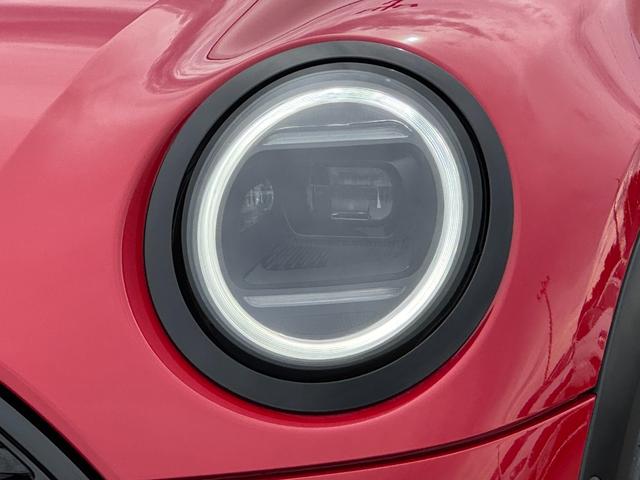 MINI クーパーC クラシック・トリム ヘッドアップD ACC Dアシスト ステアリングヒーター シートヒーター タッチパネルナビ リヤカメラ アップルカープレイ ワイヤレスチャージ Bluetooth ETC2.0 17インチAW 禁煙車(8枚目)