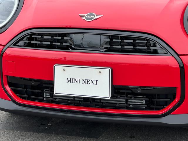 MINI クーパーC クラシック・トリム ヘッドアップD ACC Dアシスト ステアリングヒーター シートヒーター タッチパネルナビ リヤカメラ アップルカープレイ ワイヤレスチャージ Bluetooth ETC2.0 17インチAW 禁煙車(9枚目)