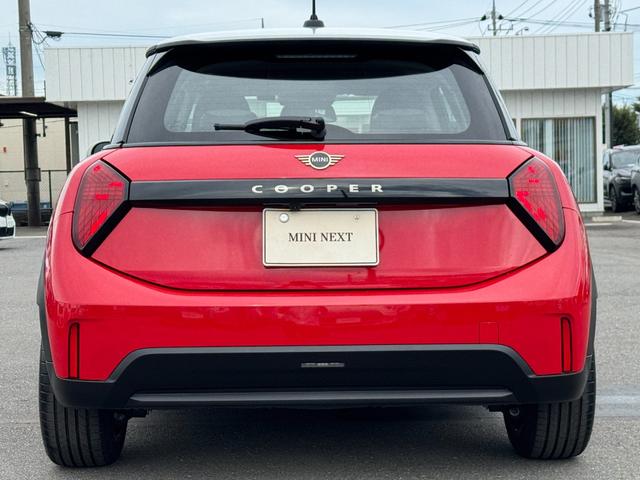 MINI クーパーC クラシック・トリム ヘッドアップD ACC Dアシスト ステアリングヒーター シートヒーター タッチパネルナビ リヤカメラ アップルカープレイ ワイヤレスチャージ Bluetooth ETC2.0 17インチAW 禁煙車(11枚目)