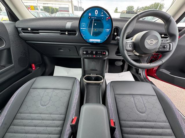 MINI クーパーC クラシック・トリム ヘッドアップD ACC Dアシスト ステアリングヒーター シートヒーター タッチパネルナビ リヤカメラ アップルカープレイ ワイヤレスチャージ Bluetooth ETC2.0 17インチAW 禁煙車(13枚目)