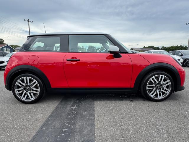 MINI クーパーC クラシック・トリム ヘッドアップD ACC Dアシスト ステアリングヒーター シートヒーター タッチパネルナビ リヤカメラ アップルカープレイ ワイヤレスチャージ Bluetooth ETC2.0 17インチAW 禁煙車(58枚目)