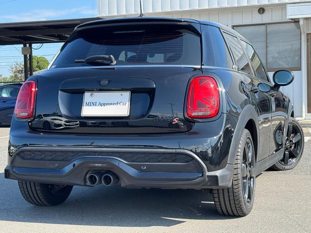 ＭＩＮＩ クーパーＳ　クラシック・トリム　黒エクステリア　黒１７インチＡＷ　黒ルーフ　タッチパネルナビ　リヤカメラ　デジタルメーター　黒半革シート　シートヒーター　Ｂｌｕｅｔｏｏｔｈ　ＥＴＣ２．０　ＡＣＣ　Ｄアシスト　禁煙車（6枚目）