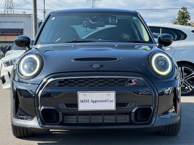 ＭＩＮＩ クーパーＳ　クラシック・トリム　黒エクステリア　黒１７インチＡＷ　黒ルーフ　タッチパネルナビ　リヤカメラ　デジタルメーター　黒半革シート　シートヒーター　Ｂｌｕｅｔｏｏｔｈ　ＥＴＣ２．０　ＡＣＣ　Ｄアシスト　禁煙車（7枚目）