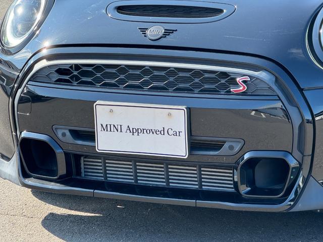 ＭＩＮＩ クーパーＳ　クラシック・トリム　黒エクステリア　黒１７インチＡＷ　黒ルーフ　タッチパネルナビ　リヤカメラ　デジタルメーター　黒半革シート　シートヒーター　Ｂｌｕｅｔｏｏｔｈ　ＥＴＣ２．０　ＡＣＣ　Ｄアシスト　禁煙車（9枚目）