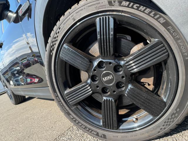 ＭＩＮＩ クーパーＳ　クラシック・トリム　黒エクステリア　黒１７インチＡＷ　黒ルーフ　タッチパネルナビ　リヤカメラ　デジタルメーター　黒半革シート　シートヒーター　Ｂｌｕｅｔｏｏｔｈ　ＥＴＣ２．０　ＡＣＣ　Ｄアシスト　禁煙車（10枚目）