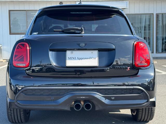 ＭＩＮＩ クーパーＳ　クラシック・トリム　黒エクステリア　黒１７インチＡＷ　黒ルーフ　タッチパネルナビ　リヤカメラ　デジタルメーター　黒半革シート　シートヒーター　Ｂｌｕｅｔｏｏｔｈ　ＥＴＣ２．０　ＡＣＣ　Ｄアシスト　禁煙車（11枚目）