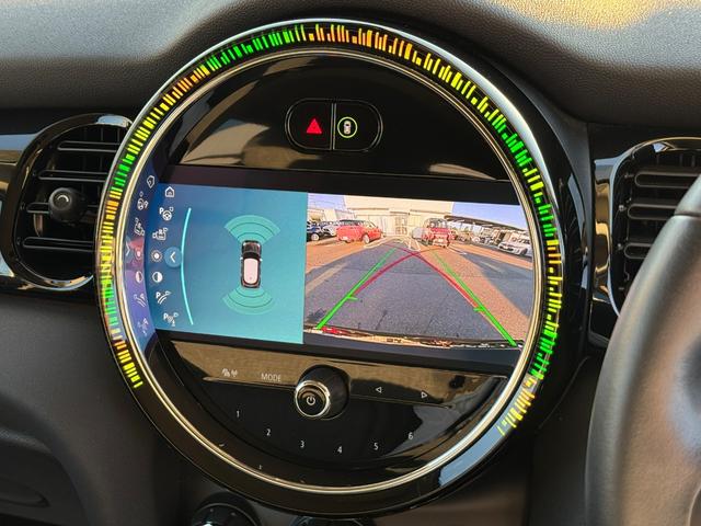 ＭＩＮＩ クーパーＳ　クラシック・トリム　黒エクステリア　黒１７インチＡＷ　黒ルーフ　タッチパネルナビ　リヤカメラ　デジタルメーター　黒半革シート　シートヒーター　Ｂｌｕｅｔｏｏｔｈ　ＥＴＣ２．０　ＡＣＣ　Ｄアシスト　禁煙車（21枚目）