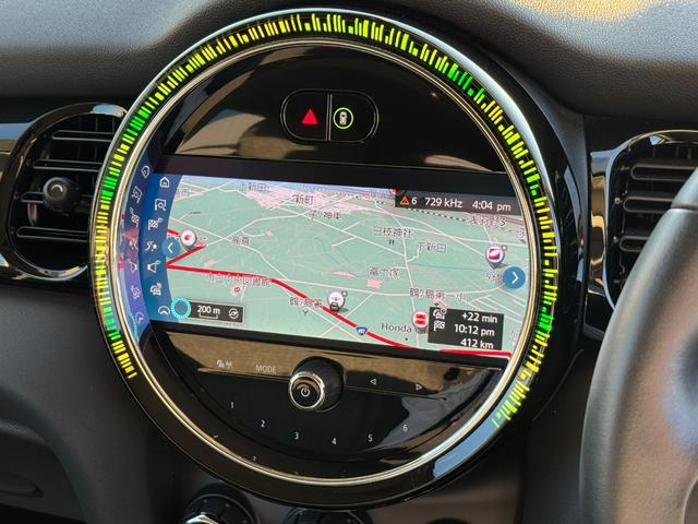 ＭＩＮＩ クーパーＳ　クラシック・トリム　黒エクステリア　黒１７インチＡＷ　黒ルーフ　タッチパネルナビ　リヤカメラ　デジタルメーター　黒半革シート　シートヒーター　Ｂｌｕｅｔｏｏｔｈ　ＥＴＣ２．０　ＡＣＣ　Ｄアシスト　禁煙車（22枚目）