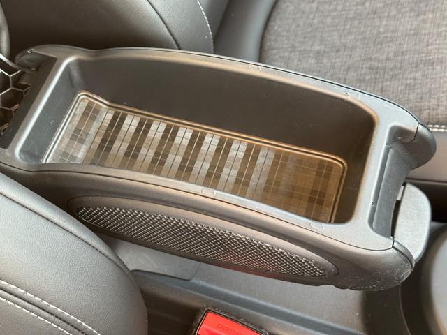 ＭＩＮＩ クーパーＳ　クラシック・トリム　黒エクステリア　黒１７インチＡＷ　黒ルーフ　タッチパネルナビ　リヤカメラ　デジタルメーター　黒半革シート　シートヒーター　Ｂｌｕｅｔｏｏｔｈ　ＥＴＣ２．０　ＡＣＣ　Ｄアシスト　禁煙車（29枚目）