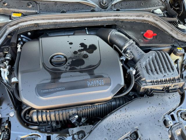 ＭＩＮＩ クーパーＳ　クラシック・トリム　黒エクステリア　黒１７インチＡＷ　黒ルーフ　タッチパネルナビ　リヤカメラ　デジタルメーター　黒半革シート　シートヒーター　Ｂｌｕｅｔｏｏｔｈ　ＥＴＣ２．０　ＡＣＣ　Ｄアシスト　禁煙車（40枚目）