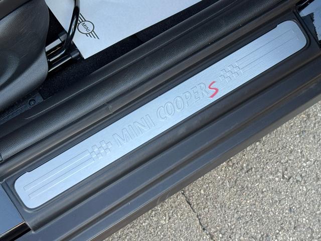ＭＩＮＩ クーパーＳ　クラシック・トリム　黒エクステリア　黒１７インチＡＷ　黒ルーフ　タッチパネルナビ　リヤカメラ　デジタルメーター　黒半革シート　シートヒーター　Ｂｌｕｅｔｏｏｔｈ　ＥＴＣ２．０　ＡＣＣ　Ｄアシスト　禁煙車（42枚目）