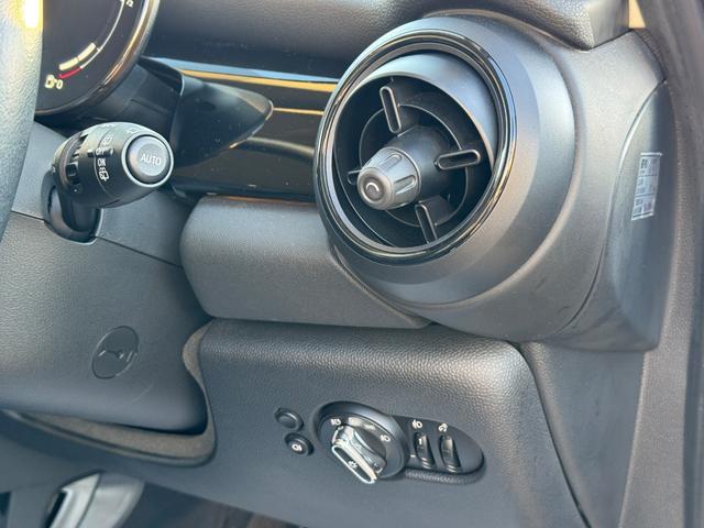 ＭＩＮＩ クーパーＳ　クラシック・トリム　黒エクステリア　黒１７インチＡＷ　黒ルーフ　タッチパネルナビ　リヤカメラ　デジタルメーター　黒半革シート　シートヒーター　Ｂｌｕｅｔｏｏｔｈ　ＥＴＣ２．０　ＡＣＣ　Ｄアシスト　禁煙車（43枚目）