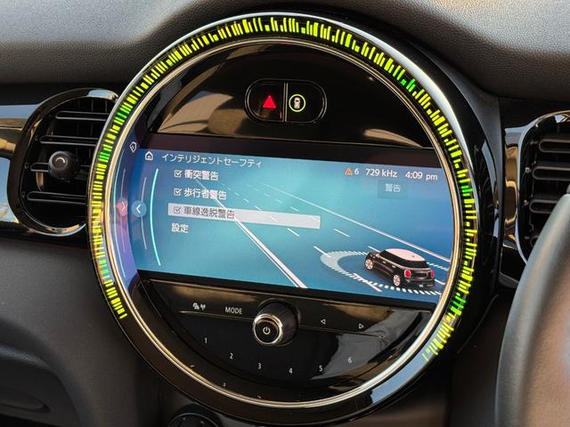 ＭＩＮＩ クーパーＳ　クラシック・トリム　黒エクステリア　黒１７インチＡＷ　黒ルーフ　タッチパネルナビ　リヤカメラ　デジタルメーター　黒半革シート　シートヒーター　Ｂｌｕｅｔｏｏｔｈ　ＥＴＣ２．０　ＡＣＣ　Ｄアシスト　禁煙車（54枚目）