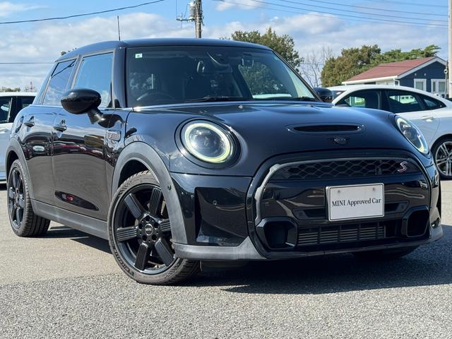 ＭＩＮＩ クーパーＳ　クラシック・トリム　黒エクステリア　黒１７インチＡＷ　黒ルーフ　タッチパネルナビ　リヤカメラ　デジタルメーター　黒半革シート　シートヒーター　Ｂｌｕｅｔｏｏｔｈ　ＥＴＣ２．０　ＡＣＣ　Ｄアシスト　禁煙車（55枚目）