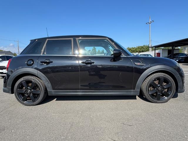ＭＩＮＩ クーパーＳ　クラシック・トリム　黒エクステリア　黒１７インチＡＷ　黒ルーフ　タッチパネルナビ　リヤカメラ　デジタルメーター　黒半革シート　シートヒーター　Ｂｌｕｅｔｏｏｔｈ　ＥＴＣ２．０　ＡＣＣ　Ｄアシスト　禁煙車（56枚目）