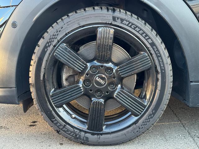 ＭＩＮＩ クーパーＳ　クラシック・トリム　黒エクステリア　黒１７インチＡＷ　黒ルーフ　タッチパネルナビ　リヤカメラ　デジタルメーター　黒半革シート　シートヒーター　Ｂｌｕｅｔｏｏｔｈ　ＥＴＣ２．０　ＡＣＣ　Ｄアシスト　禁煙車（59枚目）