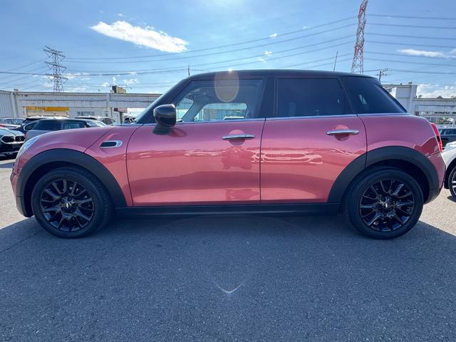 MINI クーパー ローズウッドエディション 日本全国200台限定車 タッチパネルナビ リヤカメラ Bluetooth 16インチアルミ クロスレザレットシート コンフォートアクセス 黒16インチAW 禁煙車(5枚目)