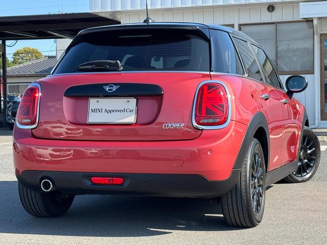 MINI クーパー ローズウッドエディション 日本全国200台限定車 タッチパネルナビ リヤカメラ Bluetooth 16インチアルミ クロスレザレットシート コンフォートアクセス 黒16インチAW 禁煙車(6枚目)
