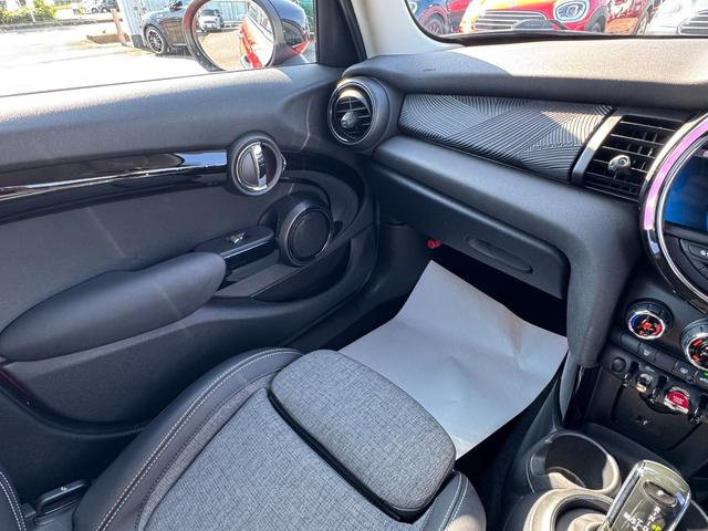 MINI クーパー ローズウッドエディション 日本全国200台限定車 タッチパネルナビ リヤカメラ Bluetooth 16インチアルミ クロスレザレットシート コンフォートアクセス 黒16インチAW 禁煙車(25枚目)