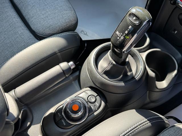 MINI クーパー ローズウッドエディション 日本全国200台限定車 タッチパネルナビ リヤカメラ Bluetooth 16インチアルミ クロスレザレットシート コンフォートアクセス 黒16インチAW 禁煙車(27枚目)