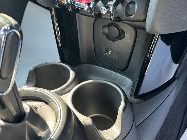 MINI クーパー ローズウッドエディション 日本全国200台限定車 タッチパネルナビ リヤカメラ Bluetooth 16インチアルミ クロスレザレットシート コンフォートアクセス 黒16インチAW 禁煙車(28枚目)