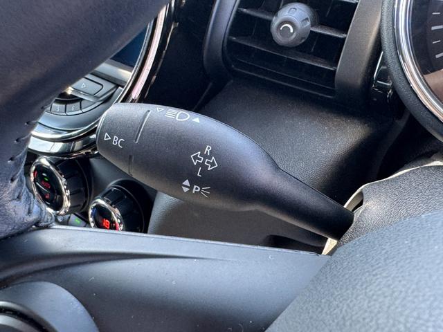 MINI クーパー ローズウッドエディション 日本全国200台限定車 タッチパネルナビ リヤカメラ Bluetooth 16インチアルミ クロスレザレットシート コンフォートアクセス 黒16インチAW 禁煙車(44枚目)