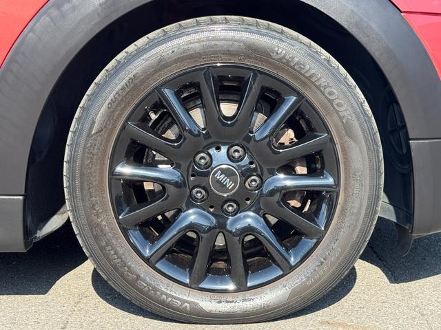 MINI クーパー ローズウッドエディション 日本全国200台限定車 タッチパネルナビ リヤカメラ Bluetooth 16インチアルミ クロスレザレットシート コンフォートアクセス 黒16インチAW 禁煙車(54枚目)