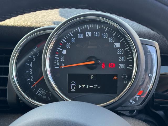 MINI クーパー ローズウッドエディション 日本全国200台限定車 タッチパネルナビ リヤカメラ Bluetooth 16インチアルミ クロスレザレットシート コンフォートアクセス 黒16インチAW 禁煙車(58枚目)