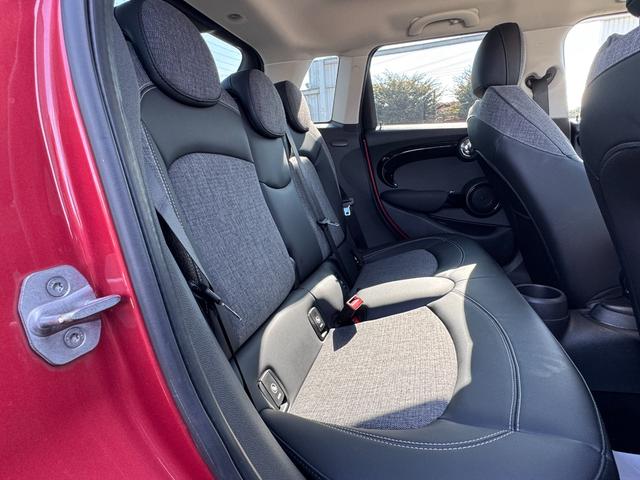 MINI クーパー ローズウッドエディション 日本全国200台限定車 タッチパネルナビ リヤカメラ Bluetooth 16インチアルミ クロスレザレットシート コンフォートアクセス 黒16インチAW 禁煙車(71枚目)