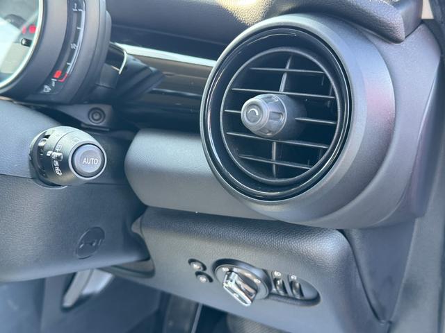MINI クーパー ローズウッドエディション 日本全国200台限定車 タッチパネルナビ リヤカメラ Bluetooth 16インチアルミ クロスレザレットシート コンフォートアクセス 黒16インチAW 禁煙車(74枚目)