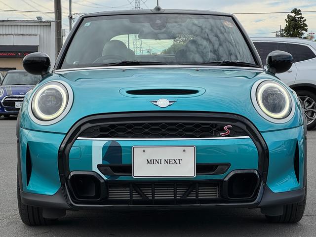 ＭＩＮＩ クーパーＳ　コンバーチブル　シーサイド・エディション　タッチパネルナビ　リヤカメラ　アップルカープレイ　ワイヤレスチャージ　Ｂｌｕｅｔｏｏｔｈ　レザーシート　シートヒーター　クルコン　ドライビングアシスト　１８インチＡＷ　黒電動幌　オープンタイマー　禁煙（17枚目）