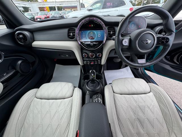 ＭＩＮＩ クーパーＳ　コンバーチブル　シーサイド・エディション　タッチパネルナビ　リヤカメラ　アップルカープレイ　ワイヤレスチャージ　Ｂｌｕｅｔｏｏｔｈ　レザーシート　シートヒーター　クルコン　ドライビングアシスト　１８インチＡＷ　黒電動幌　オープンタイマー　禁煙（21枚目）