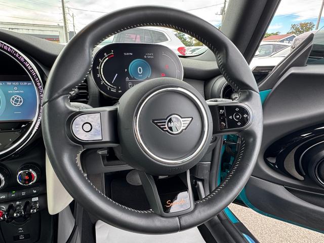 ＭＩＮＩ クーパーＳ　コンバーチブル　シーサイド・エディション　タッチパネルナビ　リヤカメラ　アップルカープレイ　ワイヤレスチャージ　Ｂｌｕｅｔｏｏｔｈ　レザーシート　シートヒーター　クルコン　ドライビングアシスト　１８インチＡＷ　黒電動幌　オープンタイマー　禁煙（22枚目）