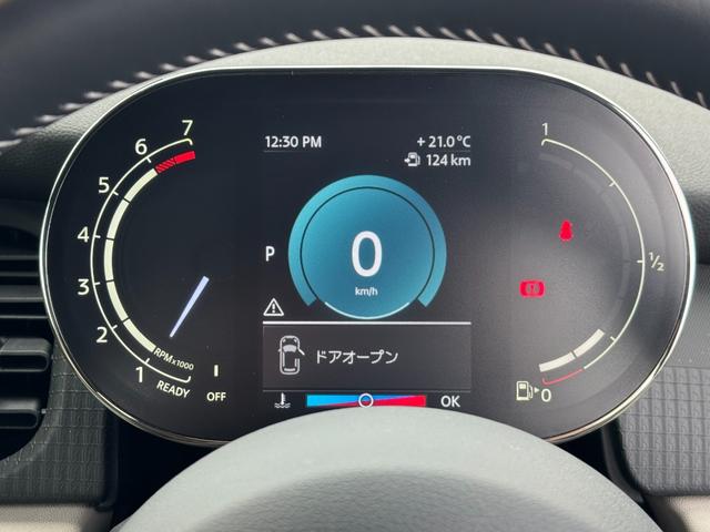 ＭＩＮＩ クーパーＳ　コンバーチブル　シーサイド・エディション　タッチパネルナビ　リヤカメラ　アップルカープレイ　ワイヤレスチャージ　Ｂｌｕｅｔｏｏｔｈ　レザーシート　シートヒーター　クルコン　ドライビングアシスト　１８インチＡＷ　黒電動幌　オープンタイマー　禁煙（30枚目）