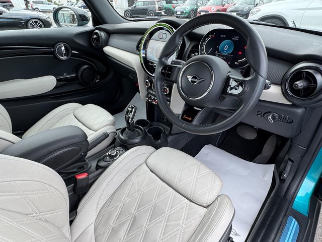 ＭＩＮＩ クーパーＳ　コンバーチブル　シーサイド・エディション　タッチパネルナビ　リヤカメラ　アップルカープレイ　ワイヤレスチャージ　Ｂｌｕｅｔｏｏｔｈ　レザーシート　シートヒーター　クルコン　ドライビングアシスト　１８インチＡＷ　黒電動幌　オープンタイマー　禁煙（37枚目）