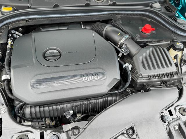 ＭＩＮＩ クーパーＳ　コンバーチブル　シーサイド・エディション　タッチパネルナビ　リヤカメラ　アップルカープレイ　ワイヤレスチャージ　Ｂｌｕｅｔｏｏｔｈ　レザーシート　シートヒーター　クルコン　ドライビングアシスト　１８インチＡＷ　黒電動幌　オープンタイマー　禁煙（47枚目）