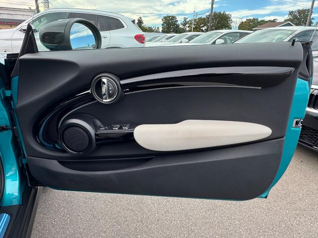 ＭＩＮＩ クーパーＳ　コンバーチブル　シーサイド・エディション　タッチパネルナビ　リヤカメラ　アップルカープレイ　ワイヤレスチャージ　Ｂｌｕｅｔｏｏｔｈ　レザーシート　シートヒーター　クルコン　ドライビングアシスト　１８インチＡＷ　黒電動幌　オープンタイマー　禁煙（48枚目）