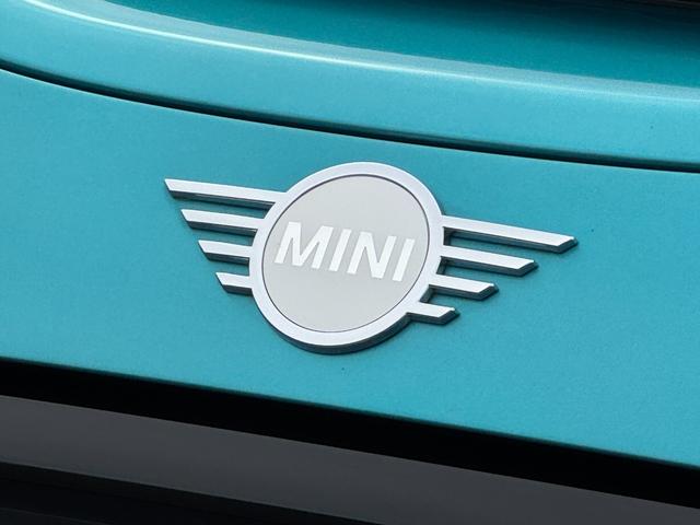 ＭＩＮＩ クーパーＳ　コンバーチブル　シーサイド・エディション　タッチパネルナビ　リヤカメラ　アップルカープレイ　ワイヤレスチャージ　Ｂｌｕｅｔｏｏｔｈ　レザーシート　シートヒーター　クルコン　ドライビングアシスト　１８インチＡＷ　黒電動幌　オープンタイマー　禁煙（65枚目）