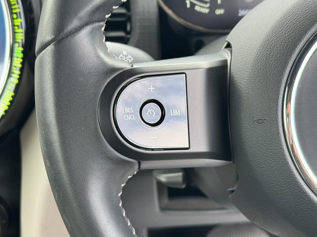 ＭＩＮＩ クーパーＳ　コンバーチブル　シーサイド・エディション　タッチパネルナビ　リヤカメラ　アップルカープレイ　ワイヤレスチャージ　Ｂｌｕｅｔｏｏｔｈ　レザーシート　シートヒーター　クルコン　ドライビングアシスト　１８インチＡＷ　黒電動幌　オープンタイマー　禁煙（73枚目）