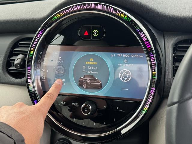 ＭＩＮＩ クーパーＳ　コンバーチブル　シーサイド・エディション　タッチパネルナビ　リヤカメラ　アップルカープレイ　ワイヤレスチャージ　Ｂｌｕｅｔｏｏｔｈ　レザーシート　シートヒーター　クルコン　ドライビングアシスト　１８インチＡＷ　黒電動幌　オープンタイマー　禁煙（74枚目）