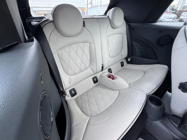 ＭＩＮＩ クーパーＳ　コンバーチブル　シーサイド・エディション　タッチパネルナビ　リヤカメラ　アップルカープレイ　ワイヤレスチャージ　Ｂｌｕｅｔｏｏｔｈ　レザーシート　シートヒーター　クルコン　ドライビングアシスト　１８インチＡＷ　黒電動幌　オープンタイマー　禁煙（78枚目）