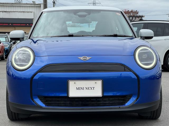 ＭＩＮＩ クーパーＥ　クラシック・トリム　弊社レンタ登録デモカー　クラシックトリム　ヘッドアップＤ　クルーズコントロール　Ｄアシスト　シートヒーター　ステアリングヒーター　タッチパネルナビ　リヤカメラ　ワイヤレスチャージ　ＥＴＣ　１７ＡＷ（7枚目）