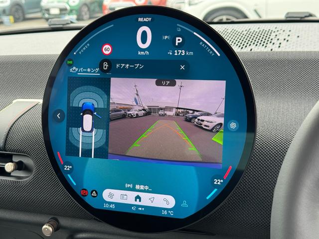 ＭＩＮＩ クーパーＥ　クラシック・トリム　弊社レンタ登録デモカー　クラシックトリム　ヘッドアップＤ　クルーズコントロール　Ｄアシスト　シートヒーター　ステアリングヒーター　タッチパネルナビ　リヤカメラ　ワイヤレスチャージ　ＥＴＣ　１７ＡＷ（21枚目）