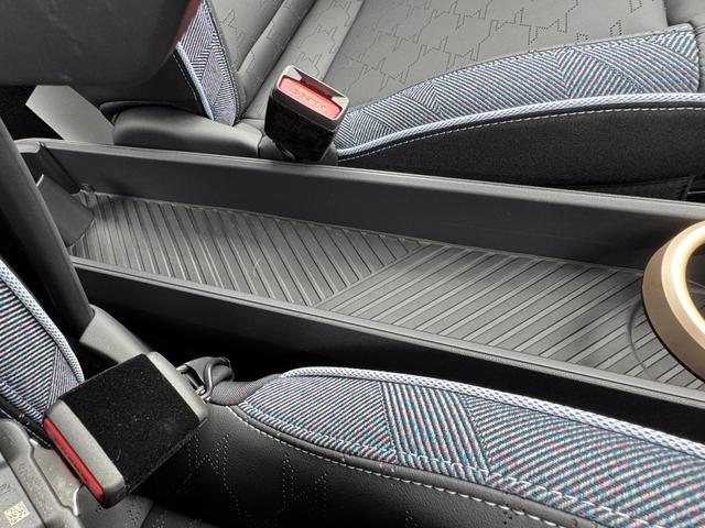 ＭＩＮＩ クーパーＥ　クラシック・トリム　弊社レンタ登録デモカー　クラシックトリム　ヘッドアップＤ　クルーズコントロール　Ｄアシスト　シートヒーター　ステアリングヒーター　タッチパネルナビ　リヤカメラ　ワイヤレスチャージ　ＥＴＣ　１７ＡＷ（30枚目）