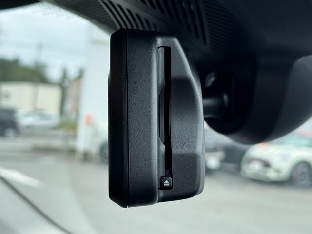 ＭＩＮＩ クーパーＥ　クラシック・トリム　弊社レンタ登録デモカー　クラシックトリム　ヘッドアップＤ　クルーズコントロール　Ｄアシスト　シートヒーター　ステアリングヒーター　タッチパネルナビ　リヤカメラ　ワイヤレスチャージ　ＥＴＣ　１７ＡＷ（79枚目）