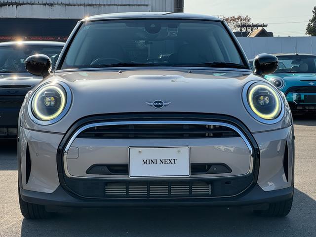 MINI クーパー タッチパネルナビ リヤカメラ シートヒーター 黒半革シート 16インチAW アクティブクルーズコントロール ドライビングアシスト Bluetooth コンフォートアクセス 1オーナー 禁煙車(7枚目)