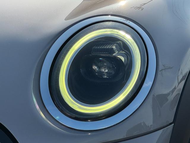 MINI クーパー タッチパネルナビ リヤカメラ シートヒーター 黒半革シート 16インチAW アクティブクルーズコントロール ドライビングアシスト Bluetooth コンフォートアクセス 1オーナー 禁煙車(8枚目)