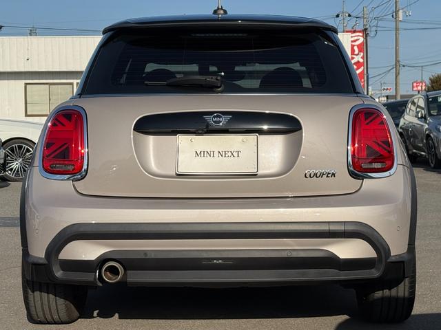 MINI クーパー タッチパネルナビ リヤカメラ シートヒーター 黒半革シート 16インチAW アクティブクルーズコントロール ドライビングアシスト Bluetooth コンフォートアクセス 1オーナー 禁煙車(11枚目)