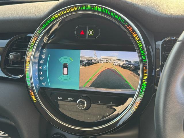 MINI クーパー タッチパネルナビ リヤカメラ シートヒーター 黒半革シート 16インチAW アクティブクルーズコントロール ドライビングアシスト Bluetooth コンフォートアクセス 1オーナー 禁煙車(22枚目)