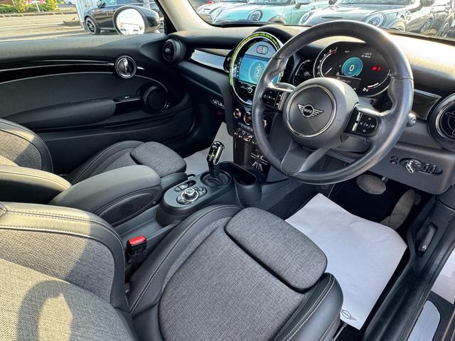 MINI クーパー タッチパネルナビ リヤカメラ シートヒーター 黒半革シート 16インチAW アクティブクルーズコントロール ドライビングアシスト Bluetooth コンフォートアクセス 1オーナー 禁煙車(32枚目)